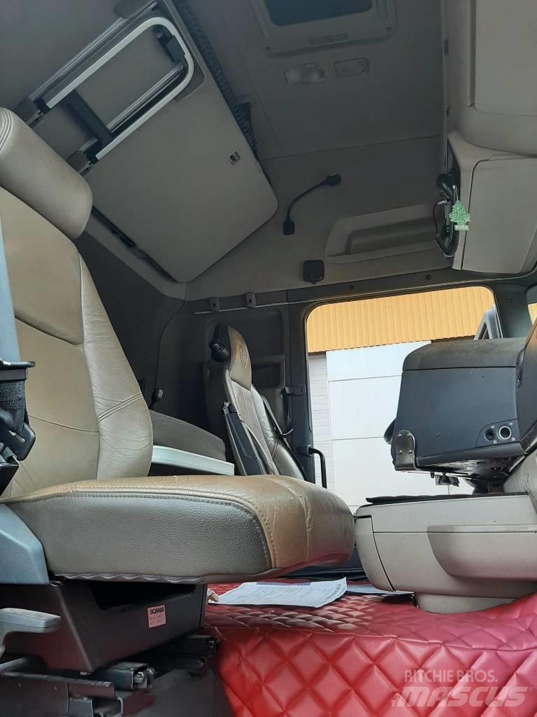Scania R 560 Camion cu carlig de ridicare