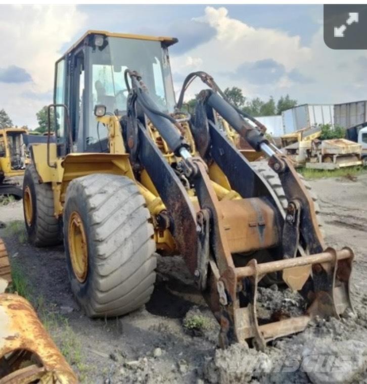 CAT IT 62 G Incarcator pe pneuri