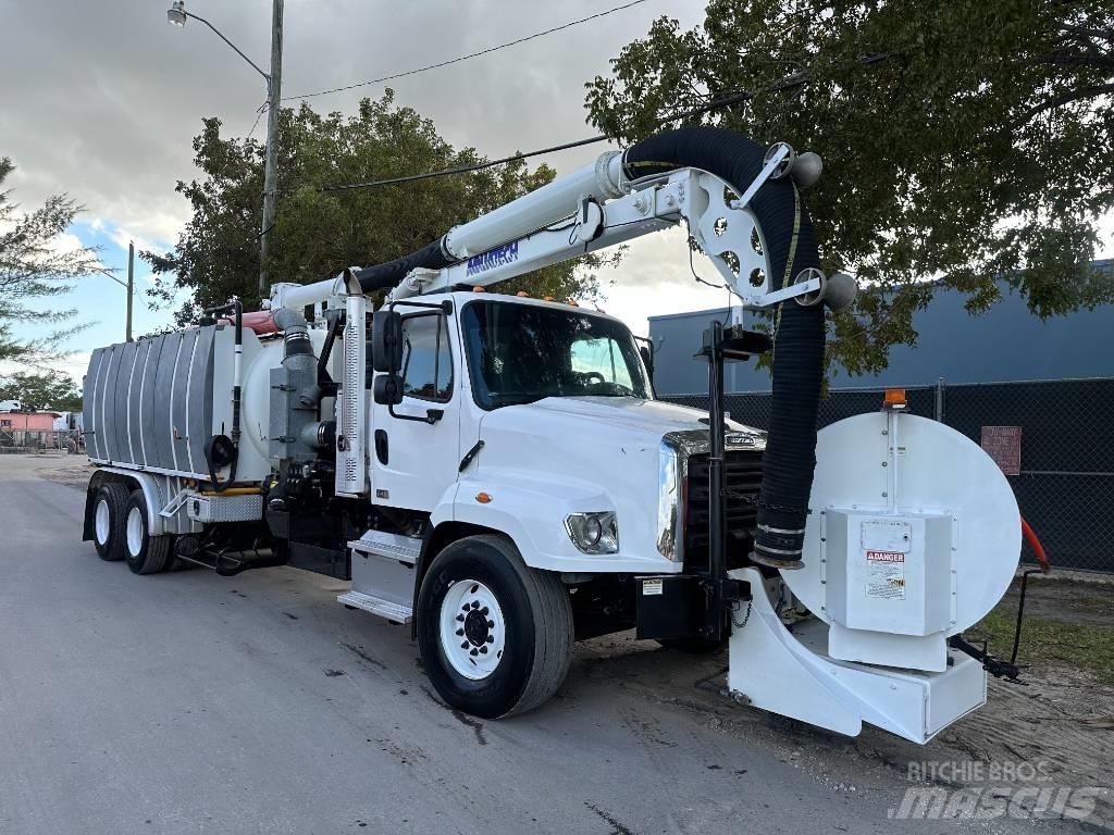 Freightliner 114SD Camion vidanje