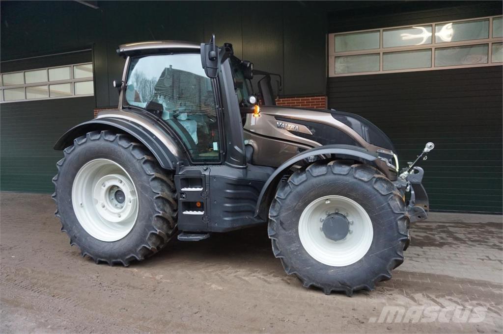 Valtra T175 Active Tractoare