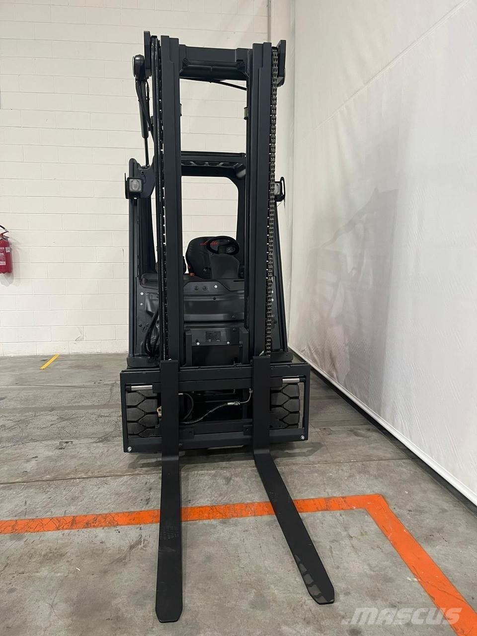 Linde E30-01 Stivuitor electric