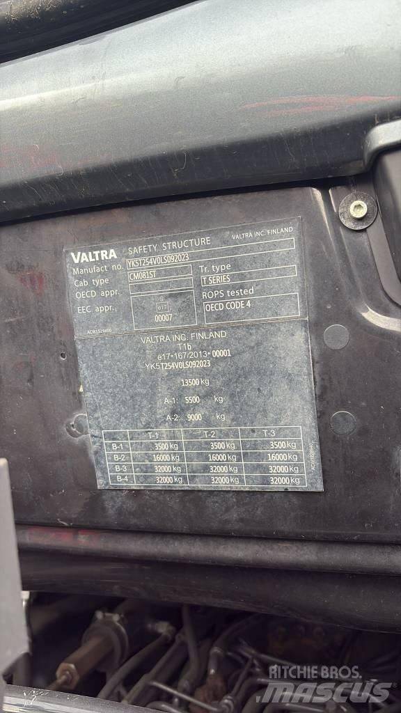 Valtra T 254 Tractoare
