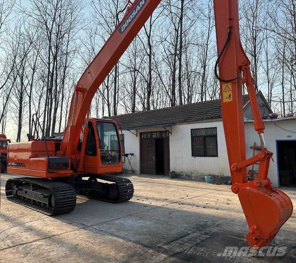 Doosan DX140 Excavatoare pe șenile
