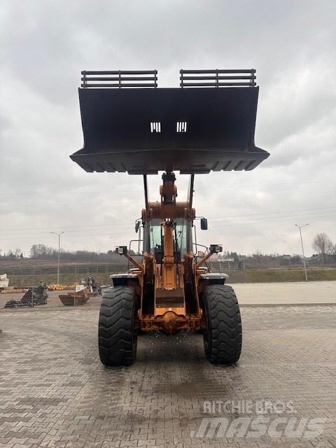 CASE 921 E Incarcator pe pneuri