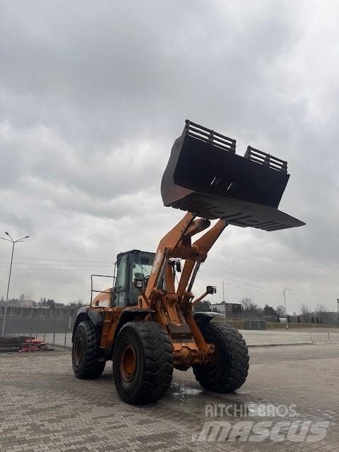 CASE 921 E Incarcator pe pneuri