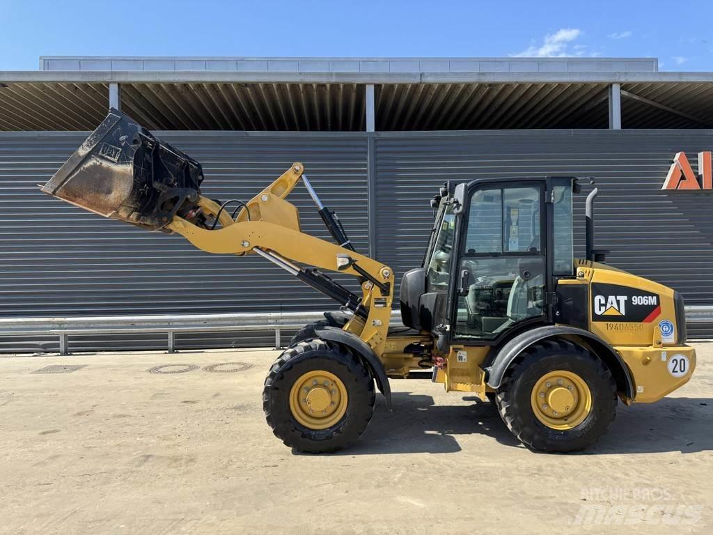 CAT 906M Incarcator pe pneuri