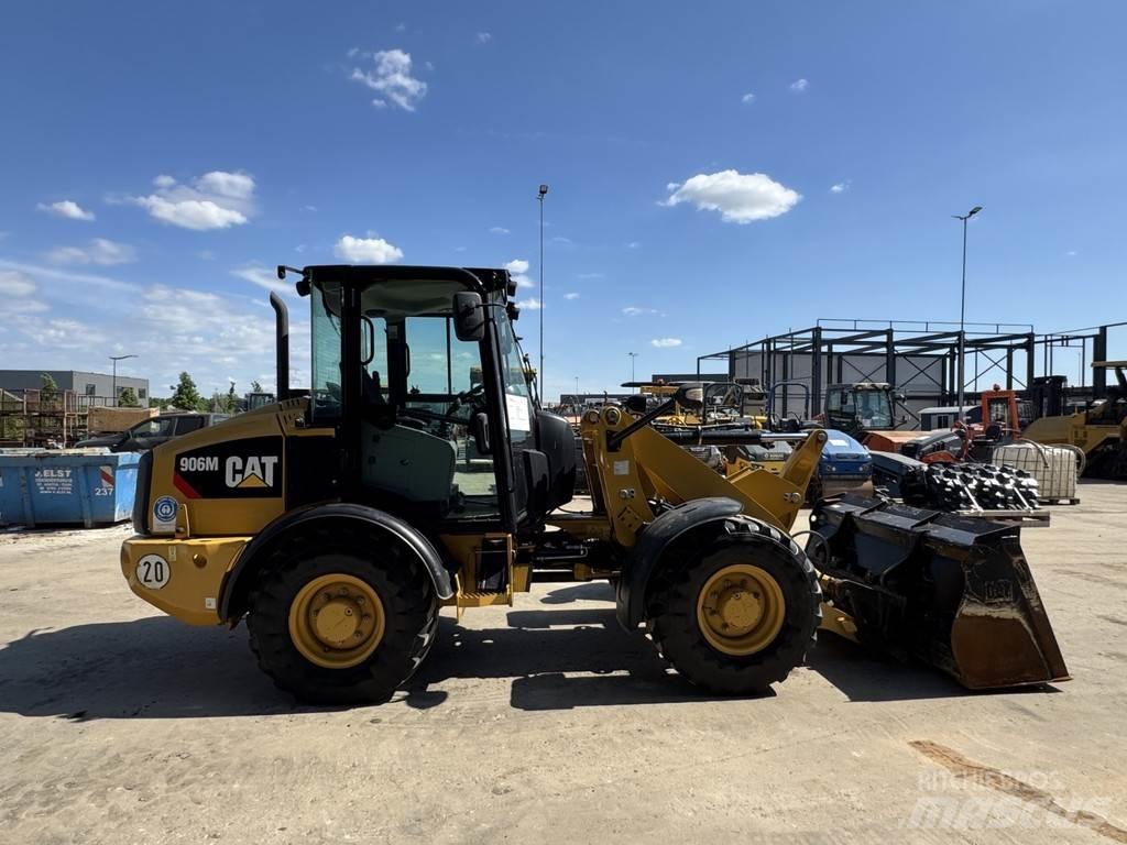 CAT 906M Incarcator pe pneuri