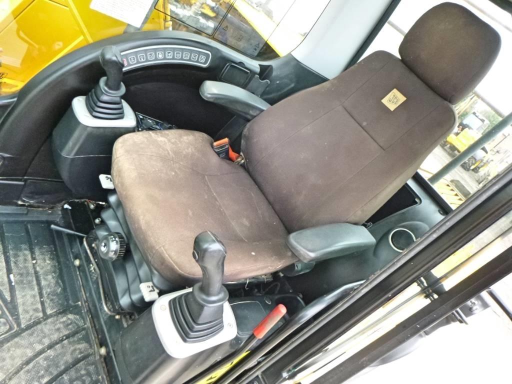 JCB JS 130 LC Excavatoare pe șenile
