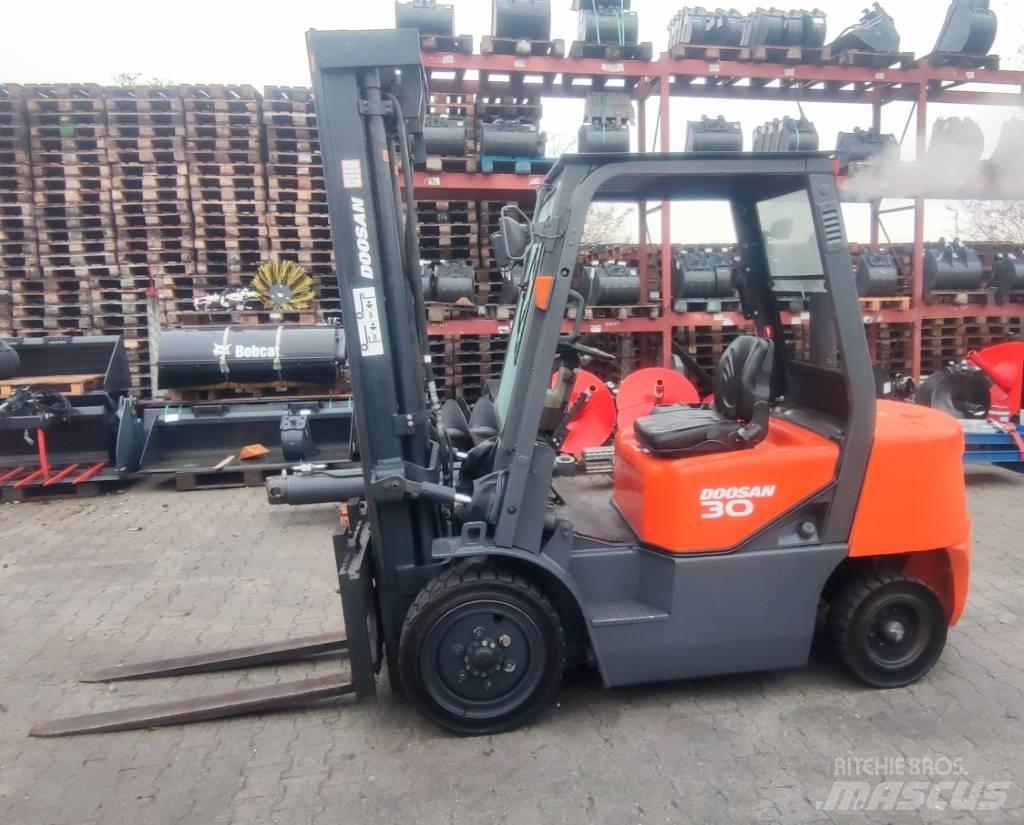 Doosan D 30 G Stivuitor diesel