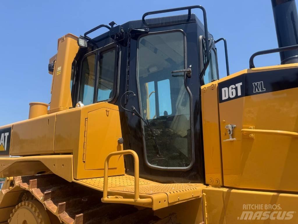CAT D 6 T XL Buldozere pe senile
