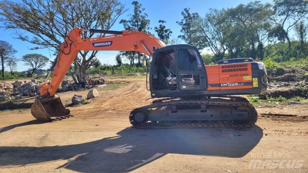 Doosan DX 225 LCA Excavatoare pe șenile
