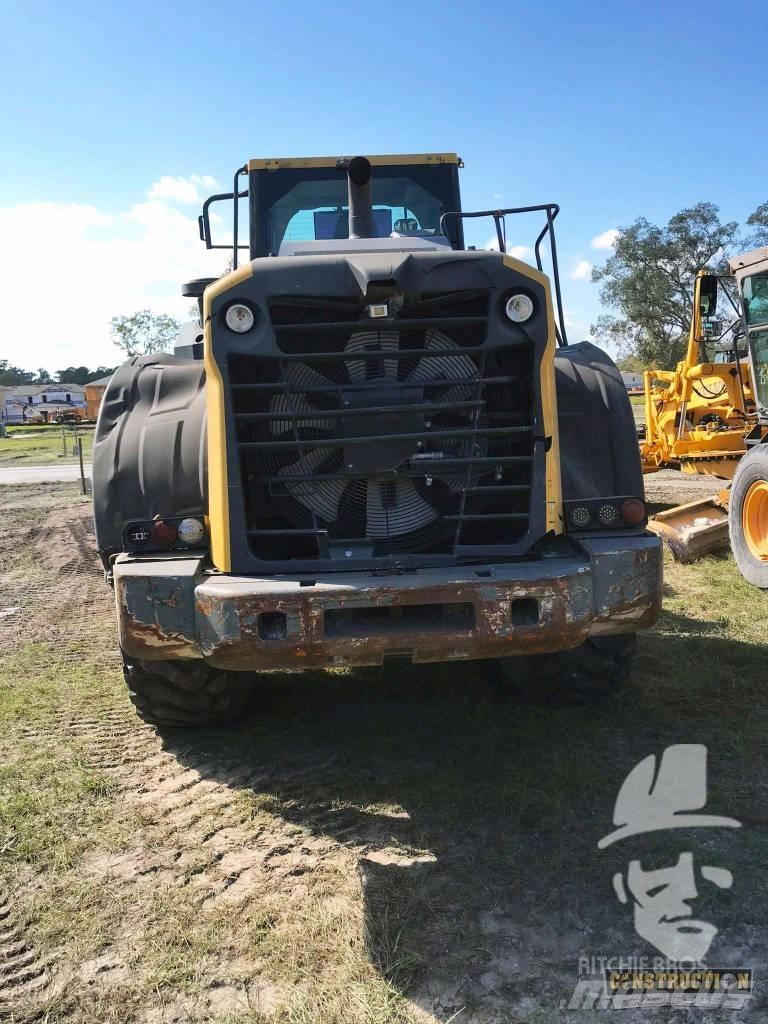 Komatsu WA380 Incarcator pe pneuri