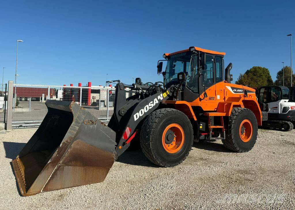 Doosan DL 220-5 Incarcator pe pneuri