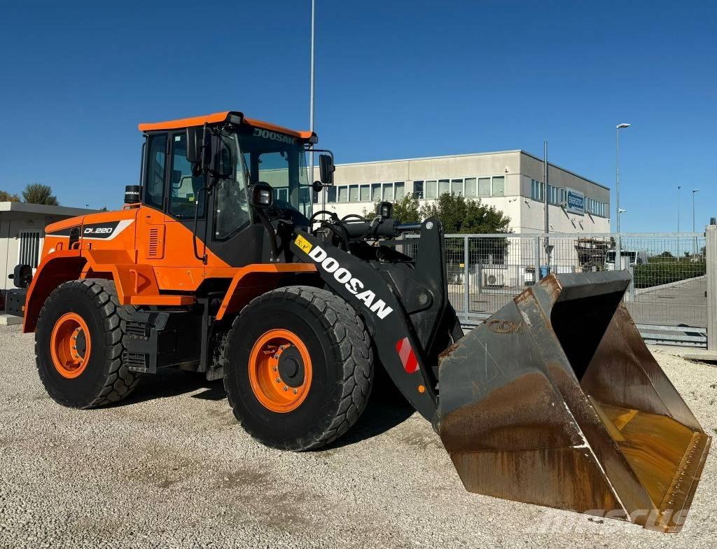 Doosan DL 220-5 Incarcator pe pneuri