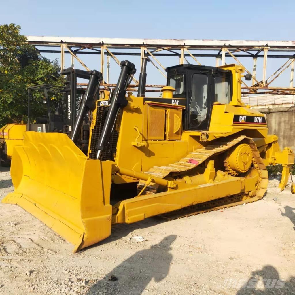 CAT D7H Buldozere pe senile