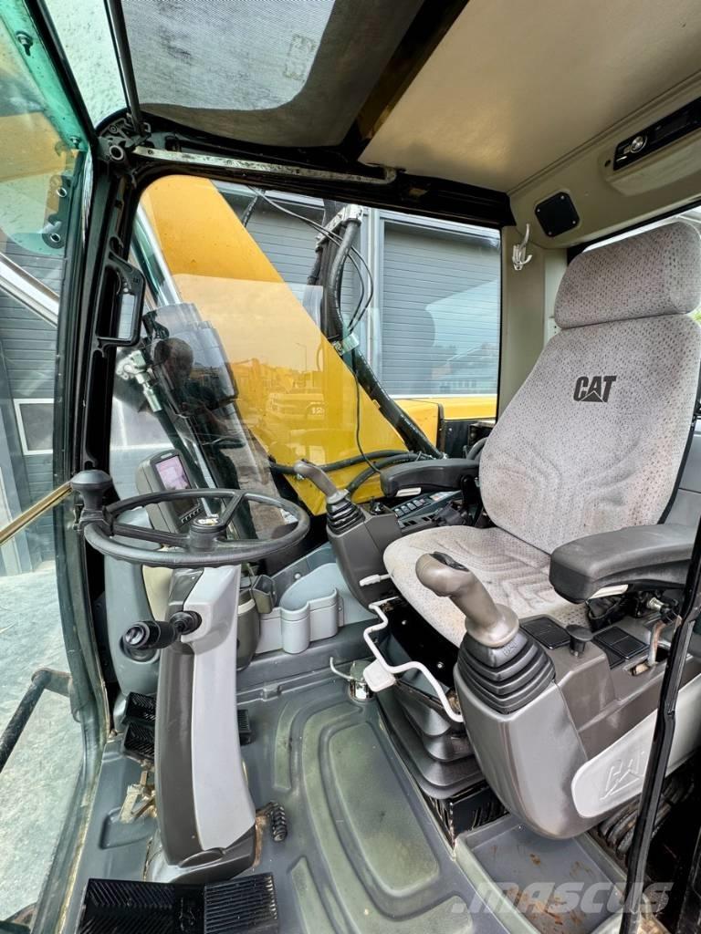 CAT M322D Excavatoare cu roti