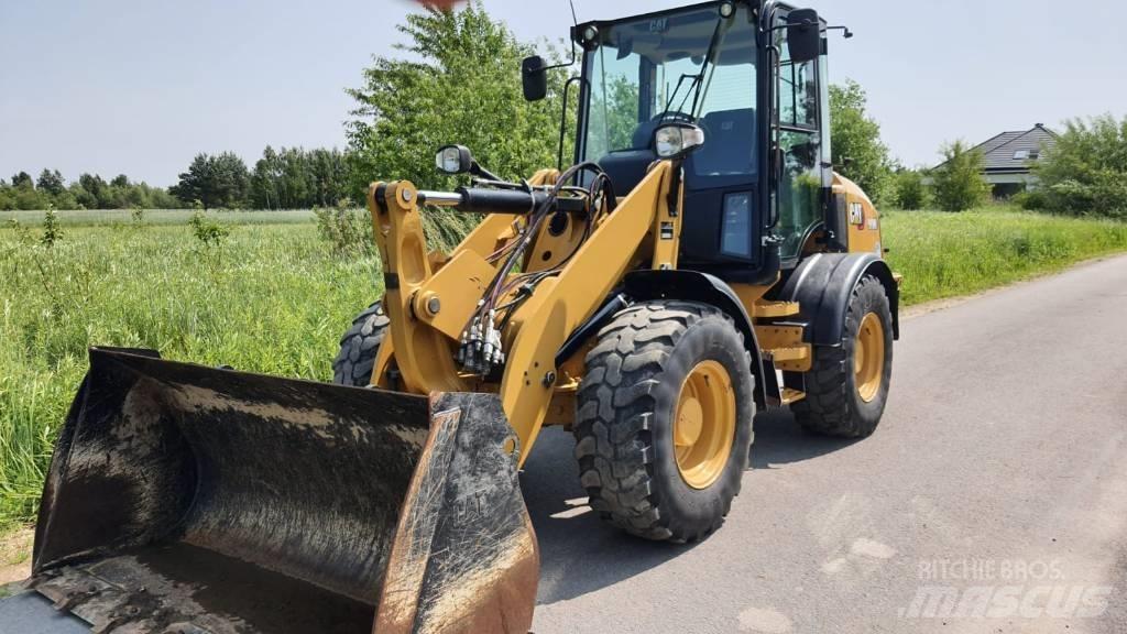 CAT 908M Incarcator pe pneuri