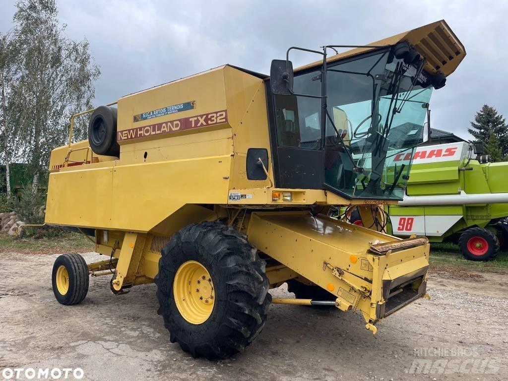 New Holland TX 32 Combine de secerat