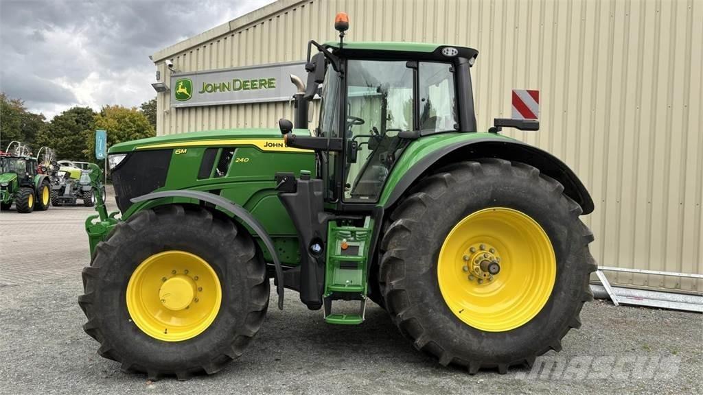 John Deere 6M240 Tractoare