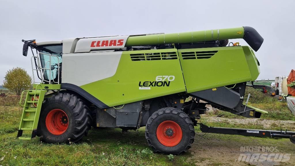 CLAAS Lexion 670 Combine de secerat