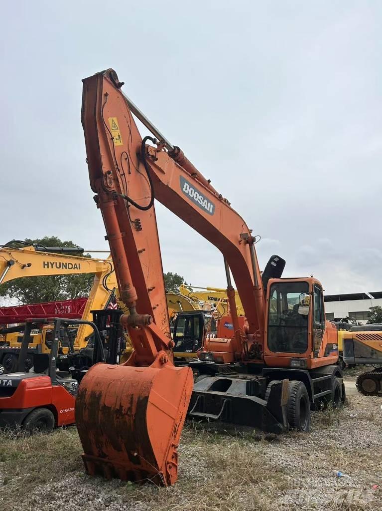 Doosan DH 210 W-7 Excavatoare cu roti