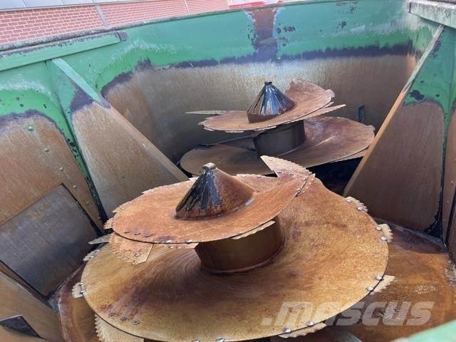 Peecon 26M³ Mixere furaje