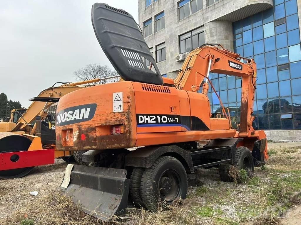 Doosan DH 210 W-7 Excavatoare cu roti