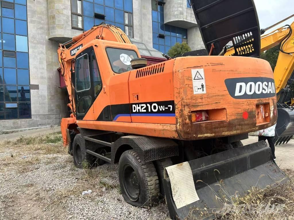 Doosan DH 210 W-7 Excavatoare cu roti