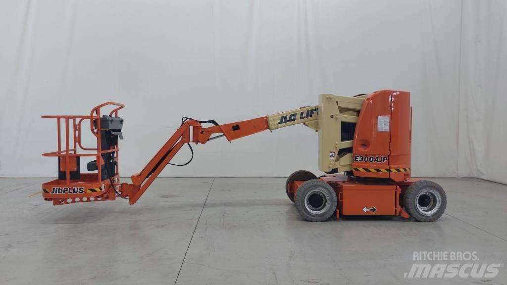 JLG E300AJP Nacele cu brat articulat