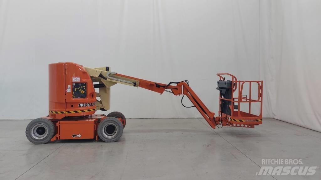 JLG E300AJP Nacele cu brat articulat
