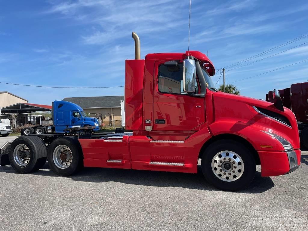 Volvo VNL64T300 Autotractoare