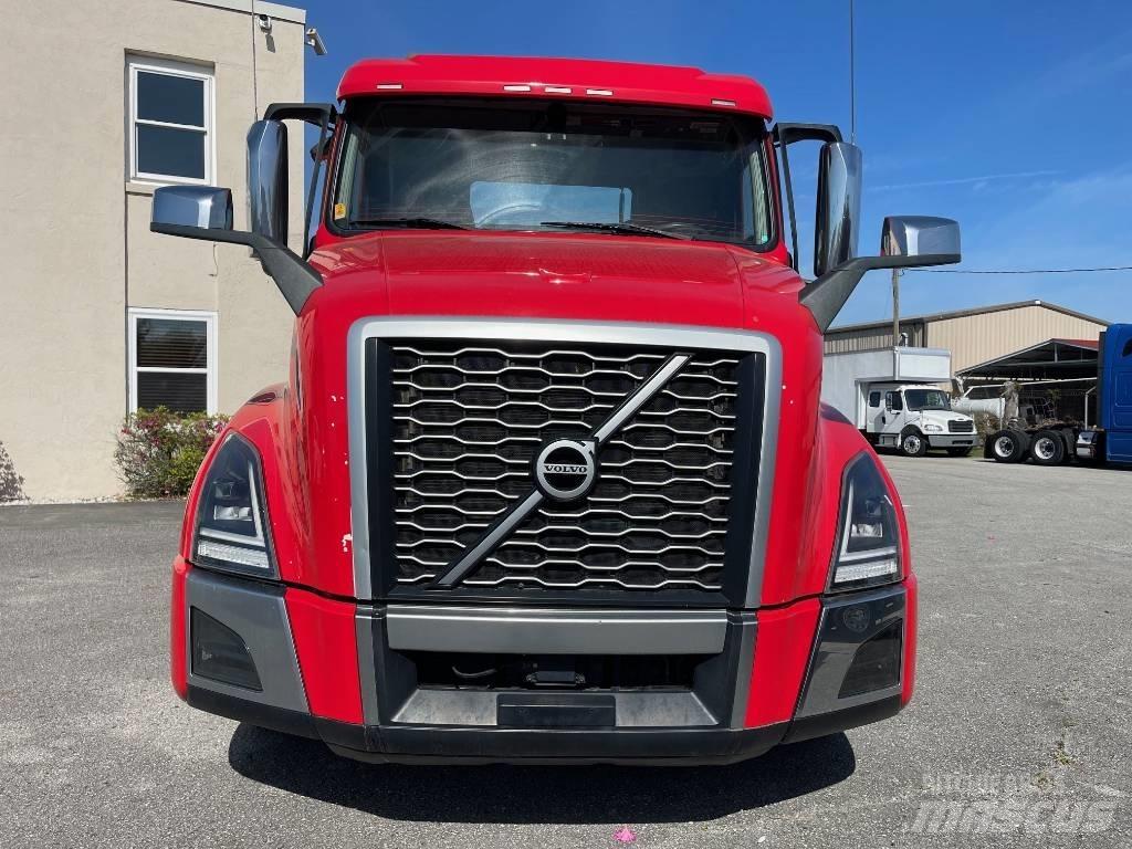 Volvo VNL64T300 Autotractoare