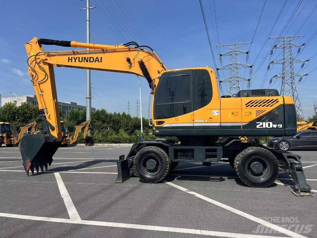Hyundai R210W-9 Excavatoare cu roti