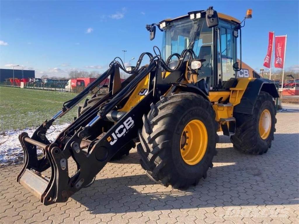 JCB 419S AGRI Incarcator pe pneuri