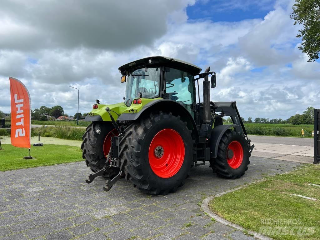 CLAAS Arion 530 CIS Tractoare