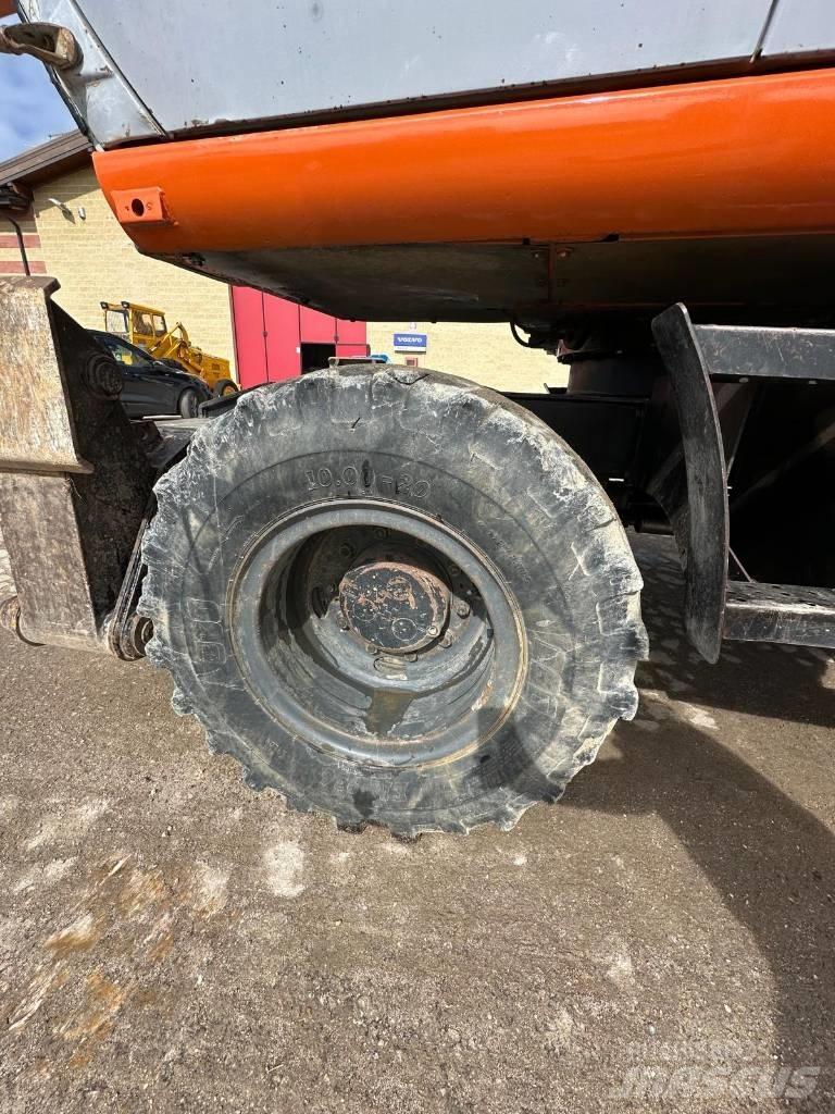 Hitachi EX 165 Excavatoare cu roti