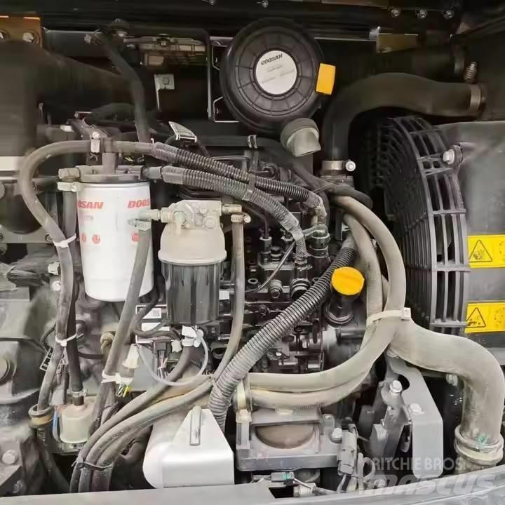 Doosan DX60W Excavatoare cu roti