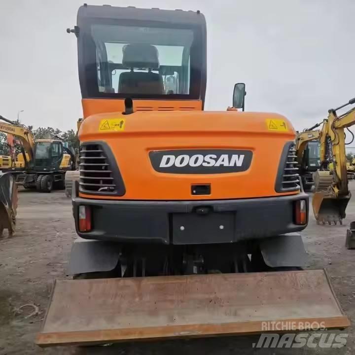 Doosan DX60W Excavatoare cu roti