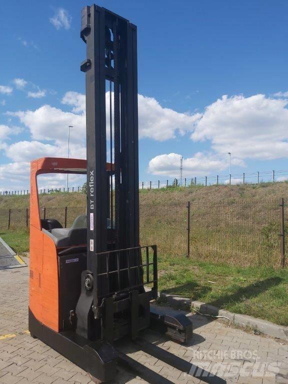 BT RR E 160 Stivuitor cu catarg retractabil