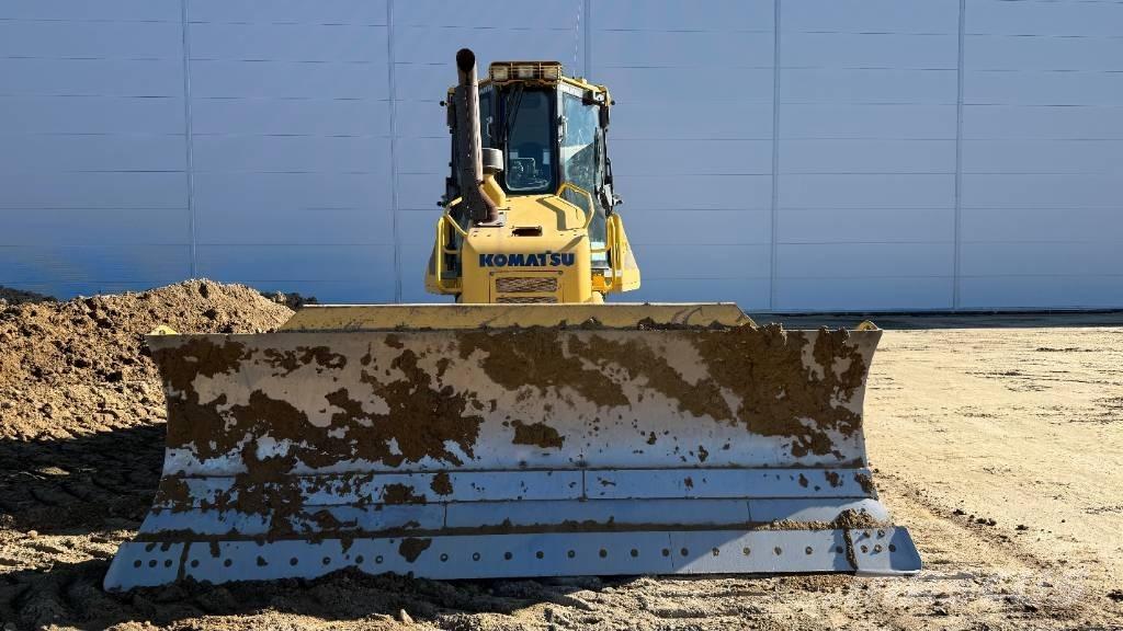 Komatsu D 61 PXI-23 Buldozere pe senile