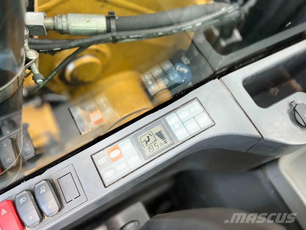 CAT M318F Excavatoare cu roti