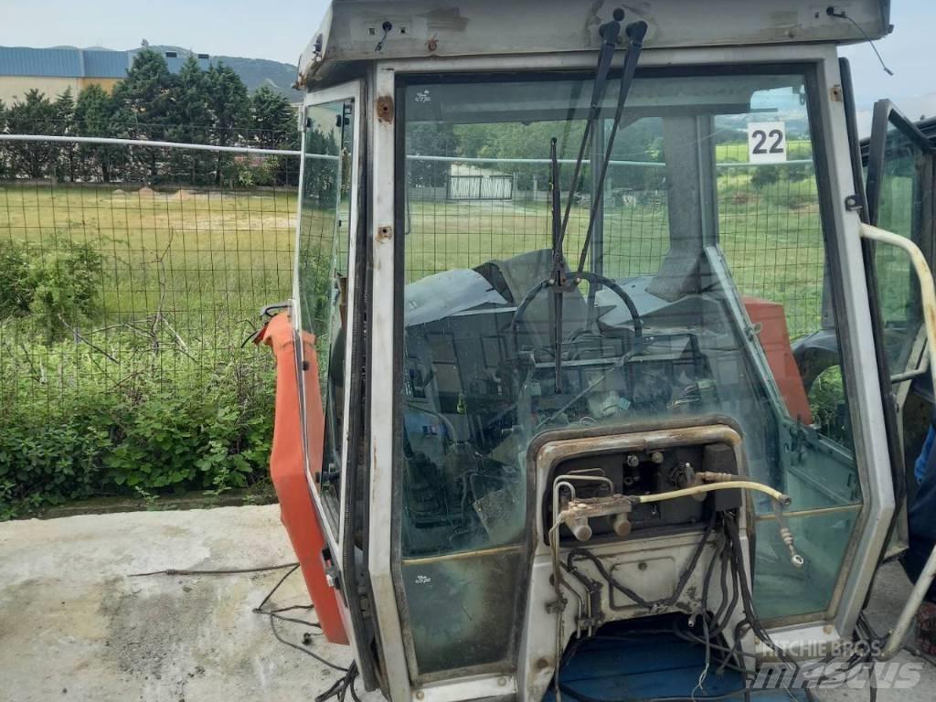 Massey Ferguson 3080 Cabine si interior