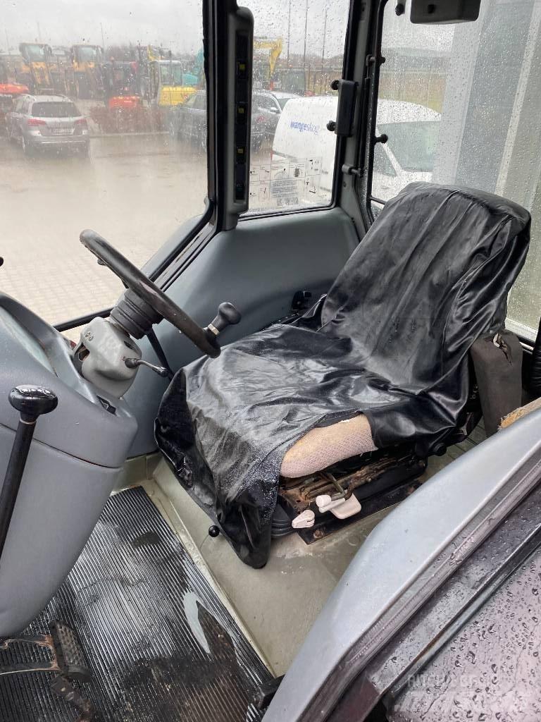 Valtra 700-4 Tractoare