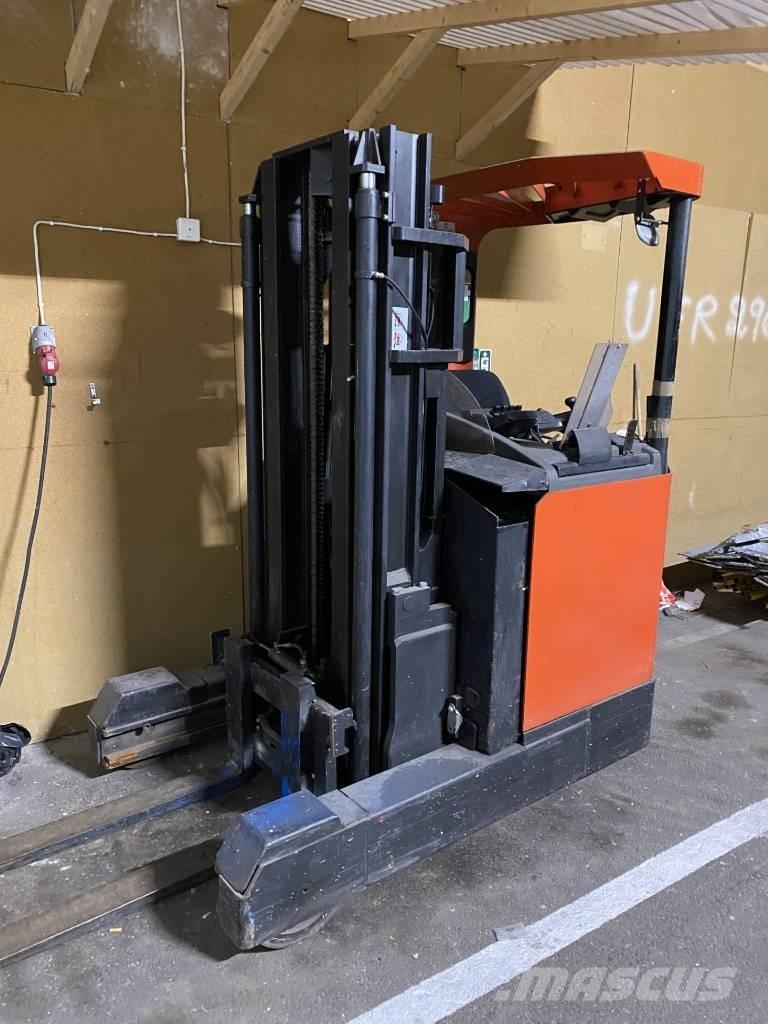 BT RR b 8 Stivuitor cu catarg retractabil