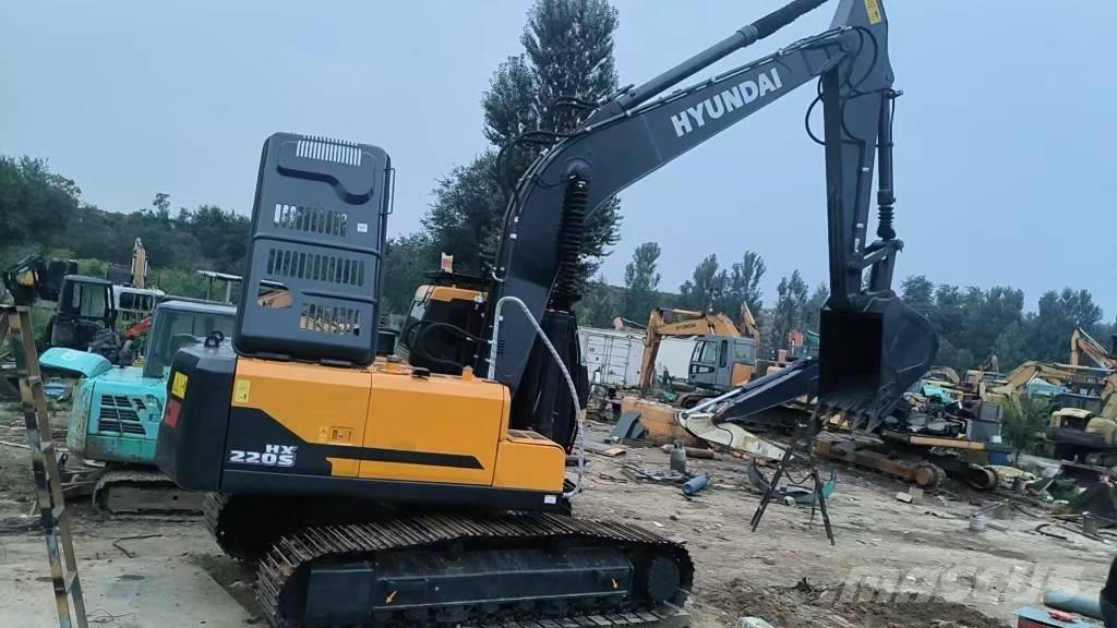 Hyundai HX220S Excavatoare pe șenile
