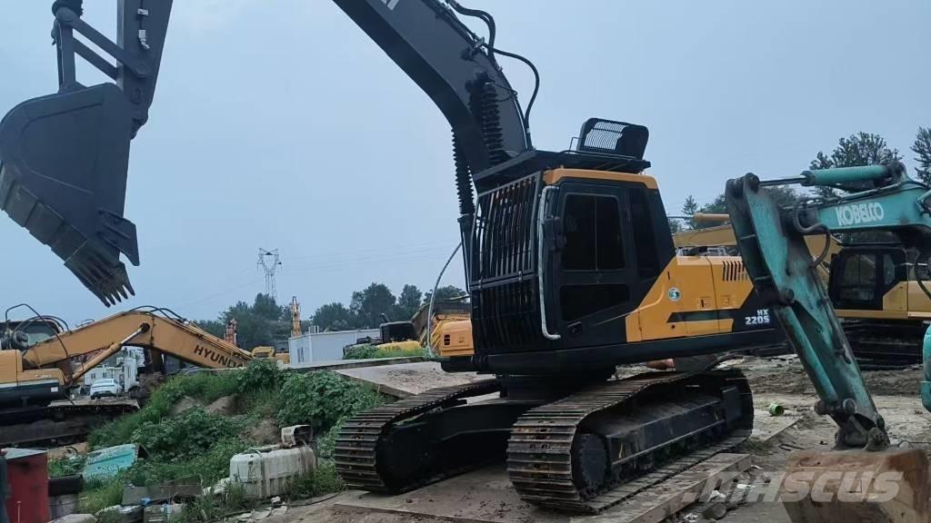Hyundai HX220S Excavatoare pe șenile
