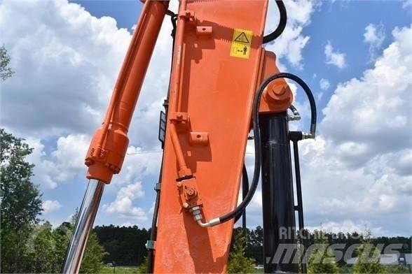 Hitachi ZX 135 Excavatoare pe șenile
