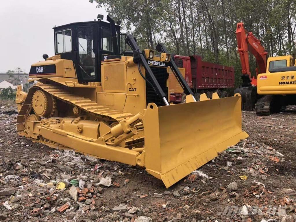 CAT D6H Buldozere pe senile