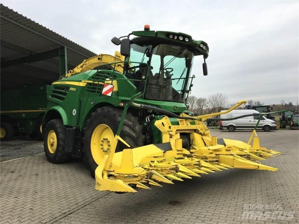 John Deere 8300i Forajere cu autopropulsare