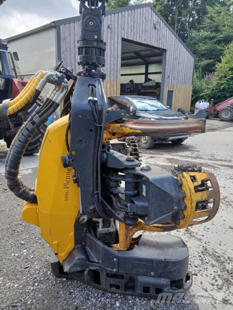 Ponsse Bear 8W Combine forestiere